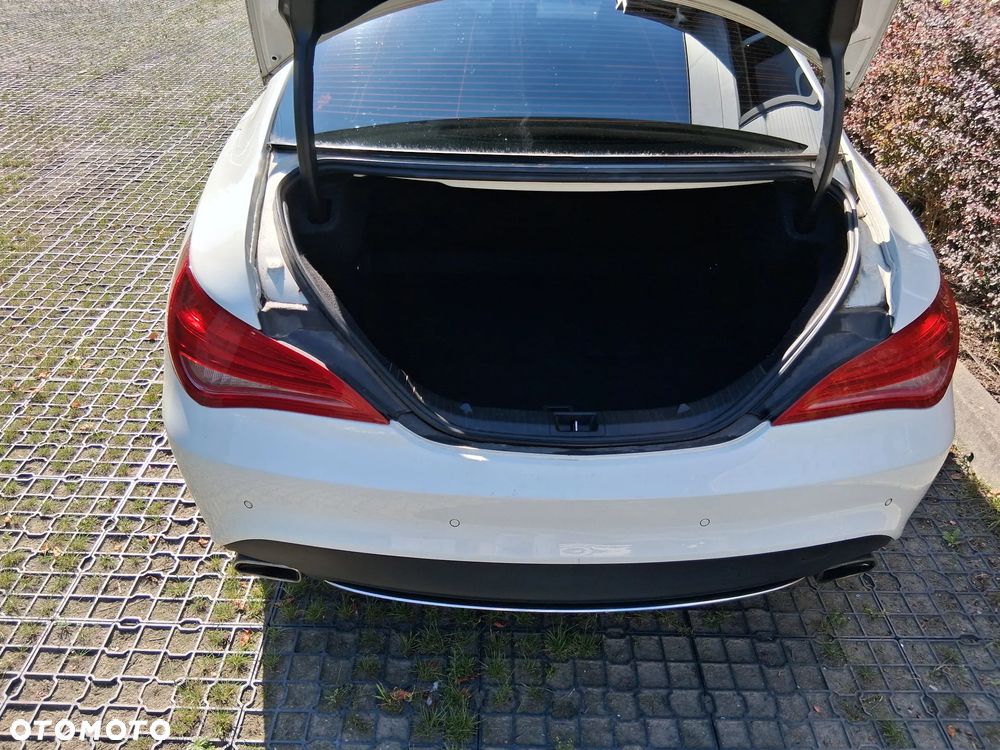 Mercedes-Benz CLA 200 7G-DCT - 4