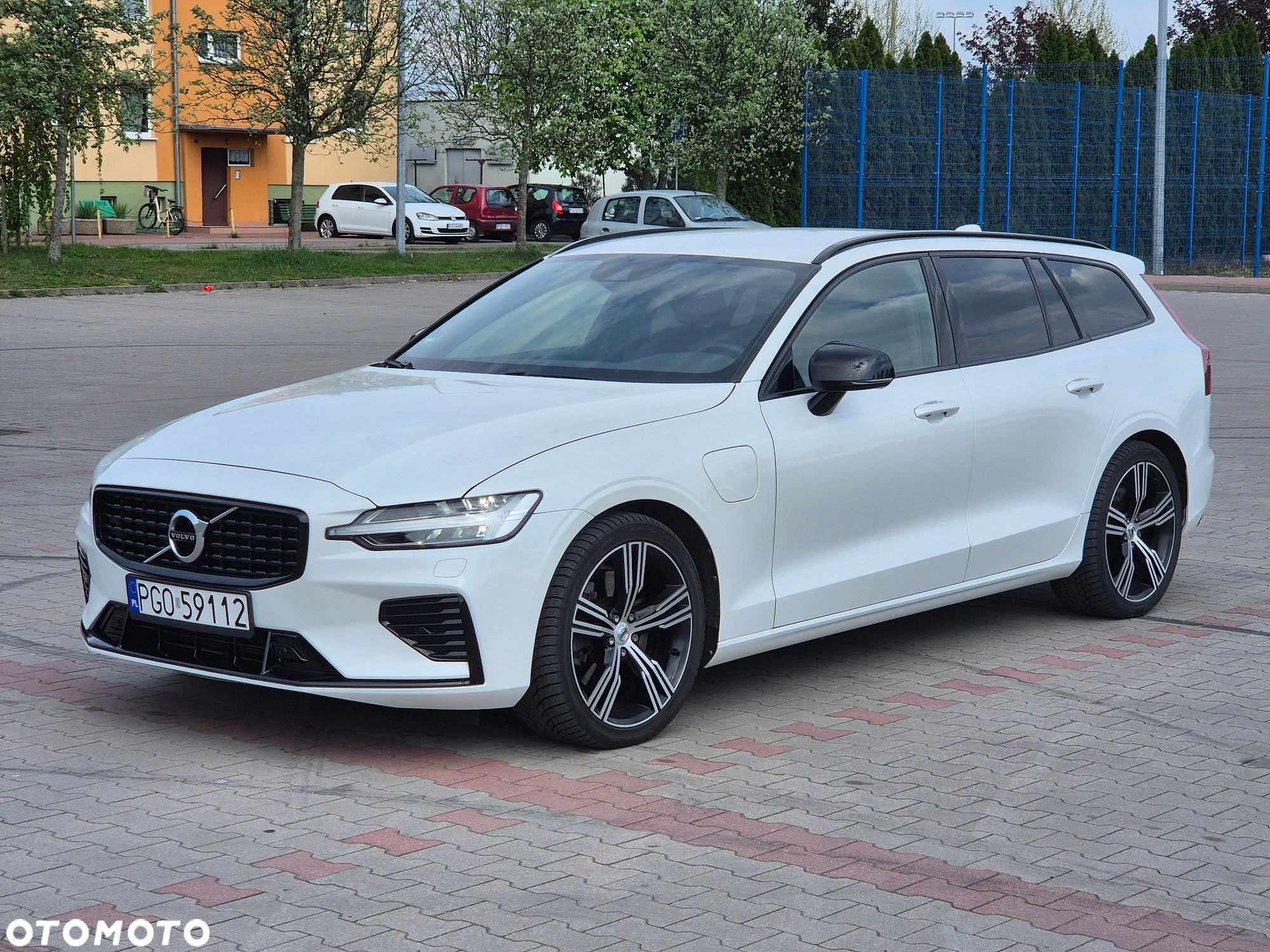 Volvo V60 T6 AWD Plug-In Hybrid Ultra Dark - 2
