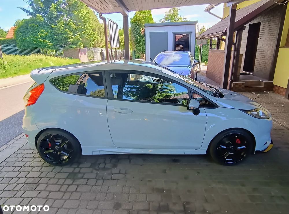 Ford Fiesta - 38