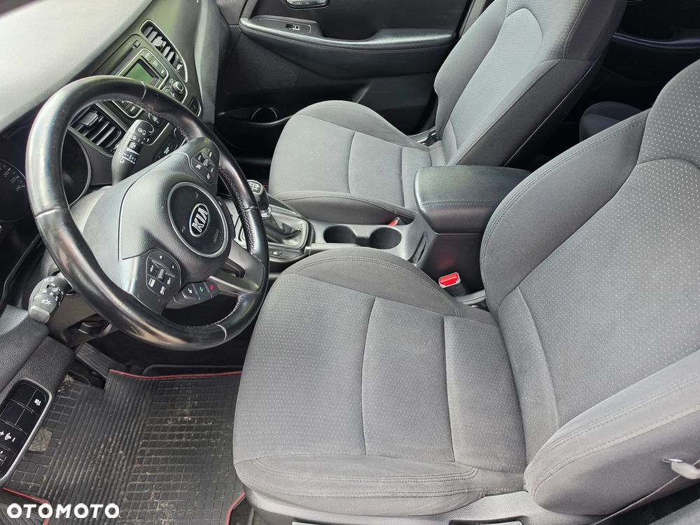 Kia Carens 1.6 GDI Attract - 30