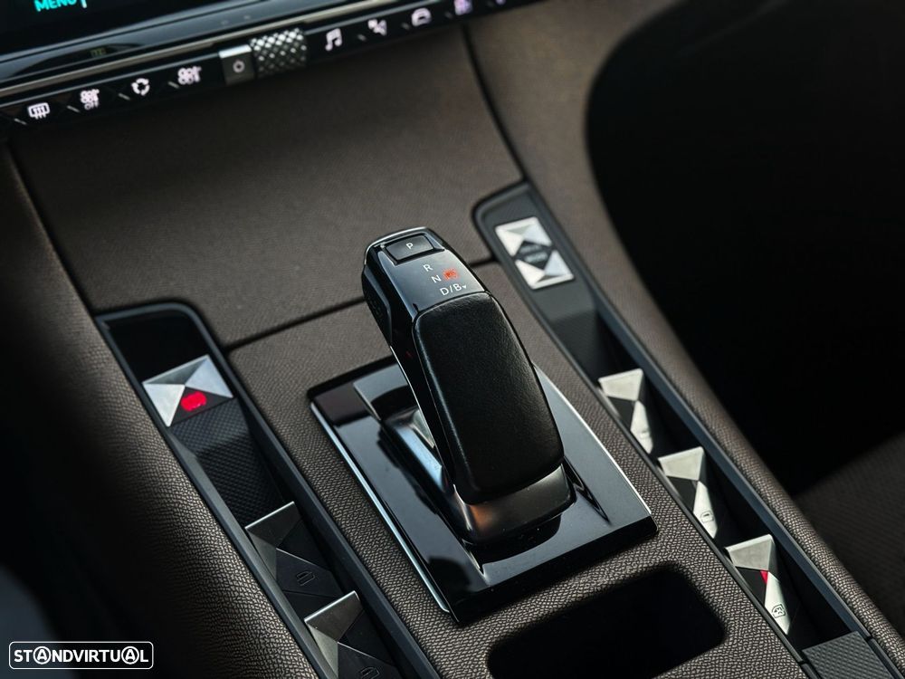 DS DS7 Crossback - 17