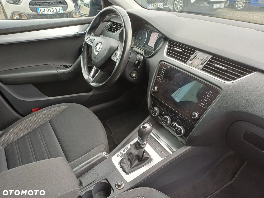 Skoda Octavia 1.6 TDI DSG Clever - 11