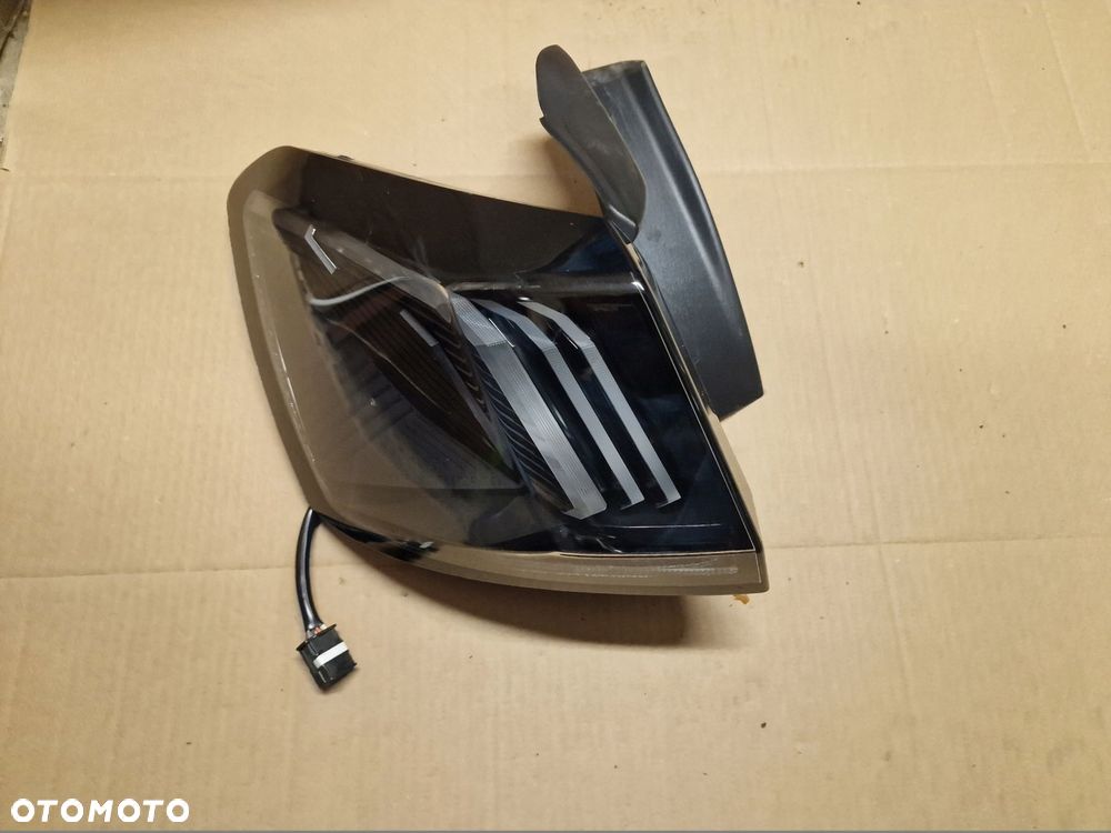 lampa tylna lewa peugeot 3008 ii lift 9836231280 - 1