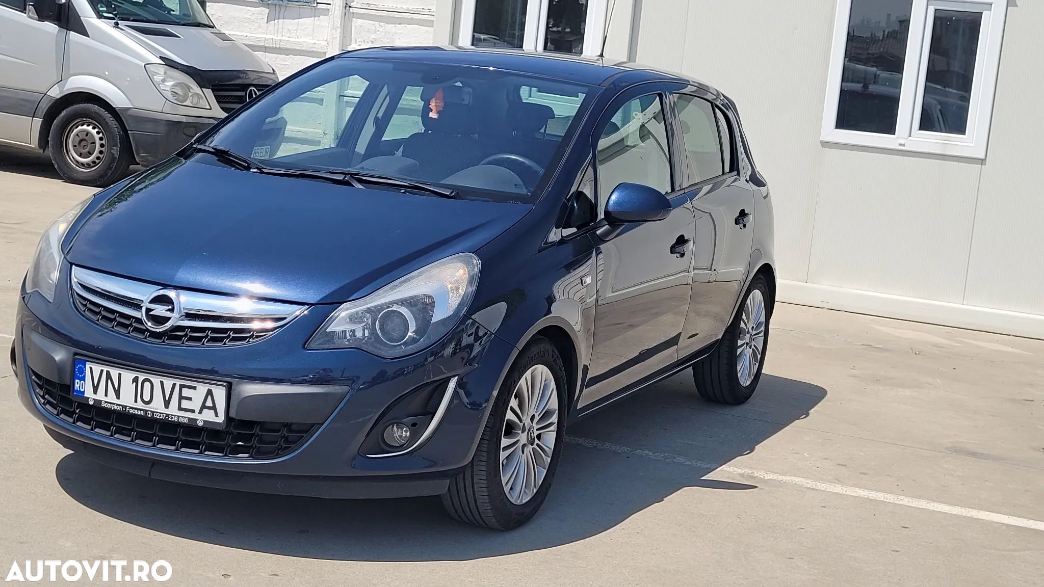 Opel Corsa 1.2 Cosmo - 1