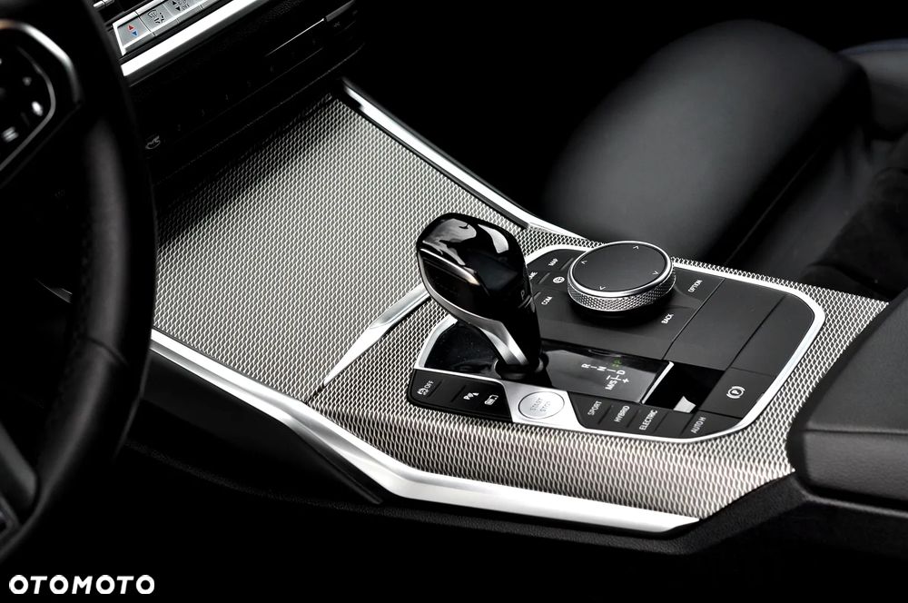BMW Seria 3 330e M Sport sport - 33