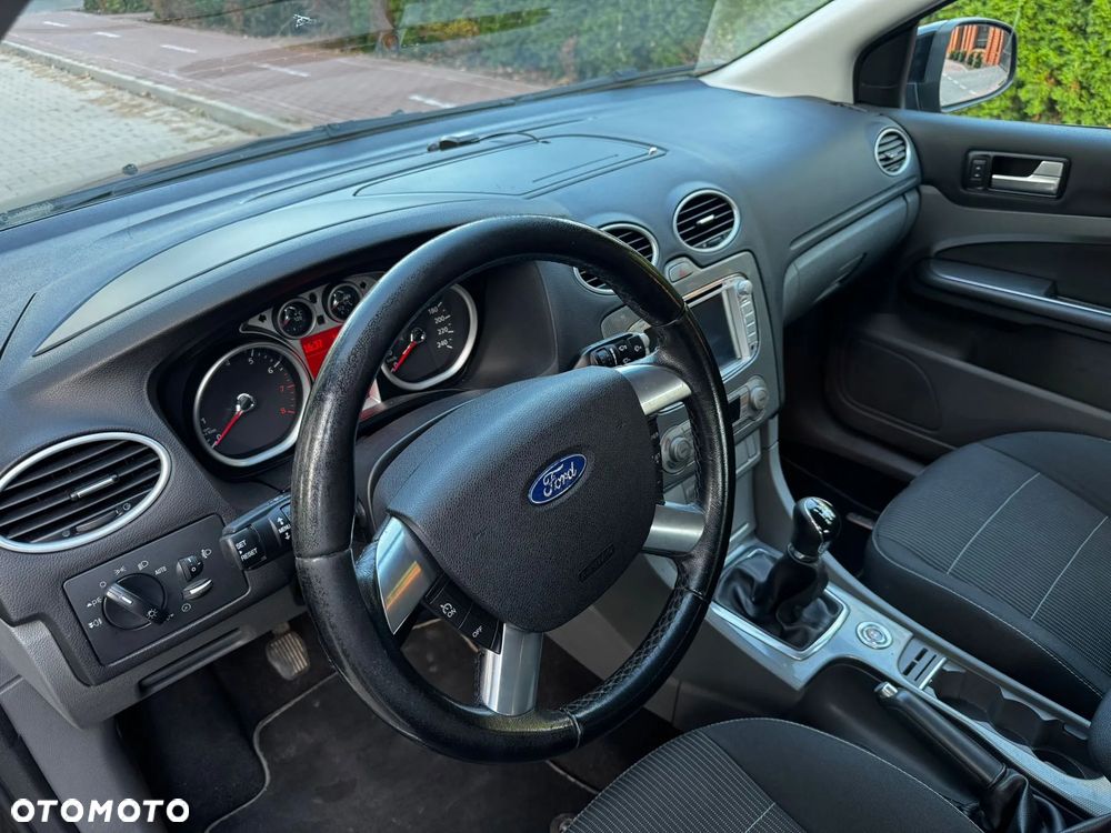 Ford Focus 1.8 FF Ghia - 21
