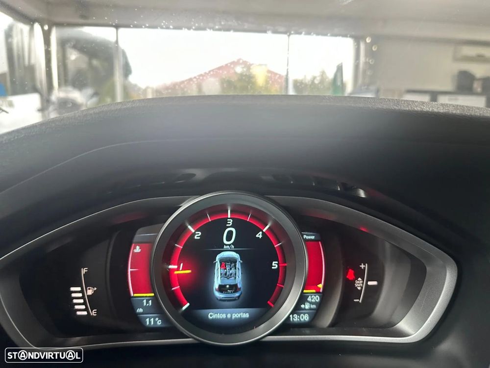 Volvo V40 Cross Country - 21