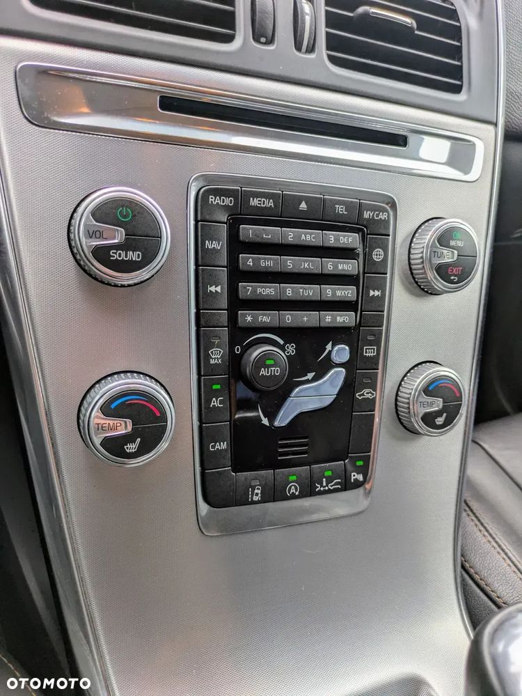 Volvo XC 60 D4 Momentum - 29