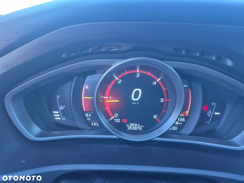 Volvo V40 D2 Drive-E R-Design Kinetic - 19