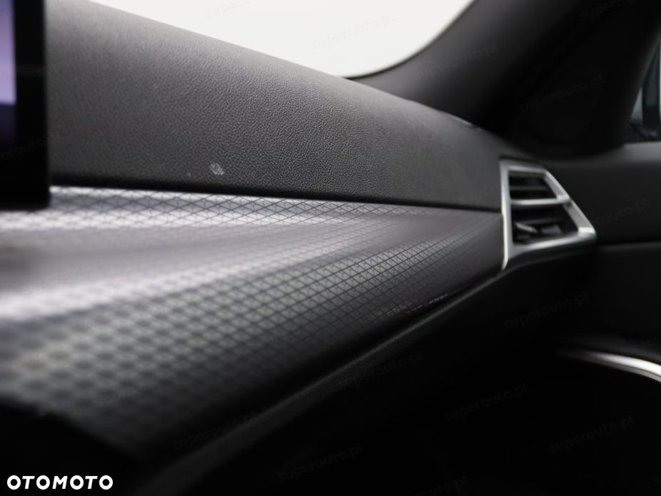 BMW Seria 3 320i xDrive M Sport - 12