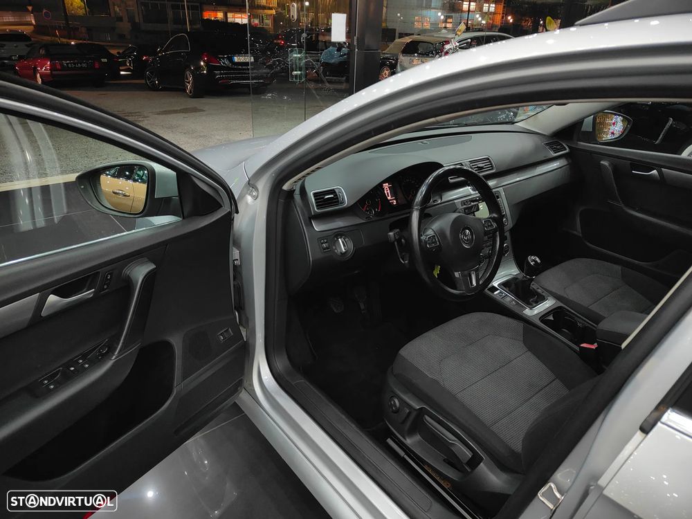 VW Passat Variant 1.6 TDI Confortline Navig - 8