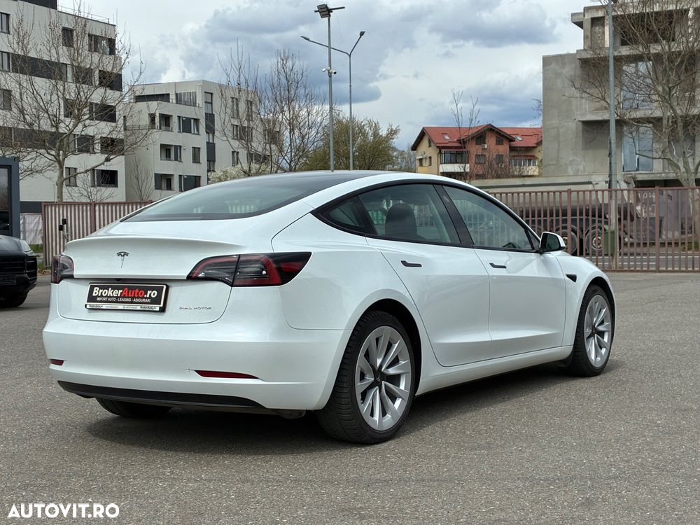 Tesla Model 3 - 4