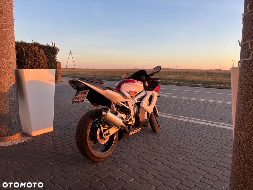 Yamaha R6 - 4
