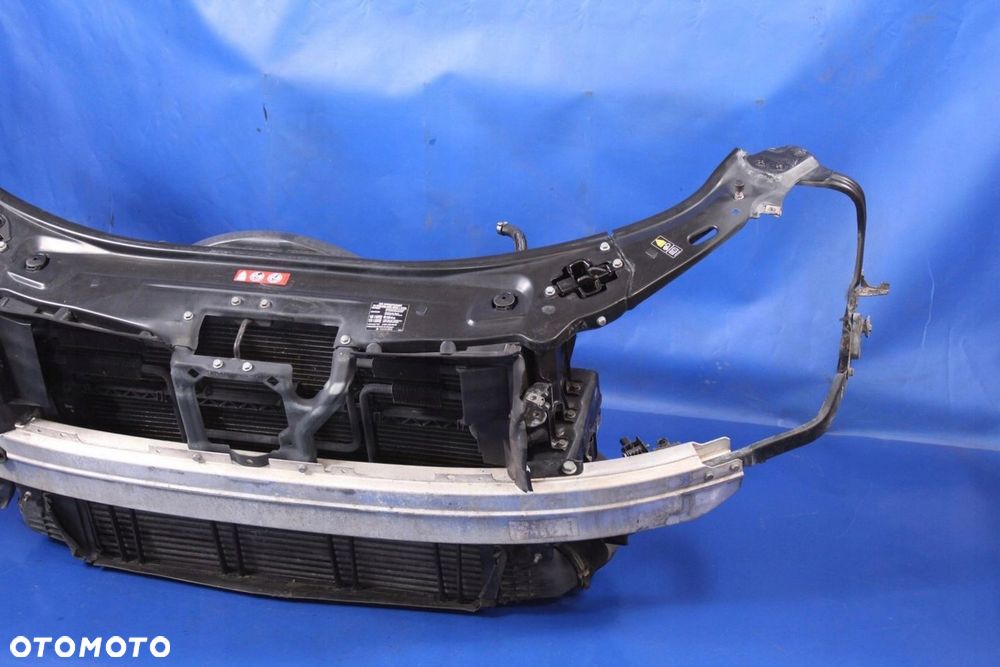 PAS PRZEDNI CHŁODNICE MERCEDES W221 3.0 CDI 06r - 3