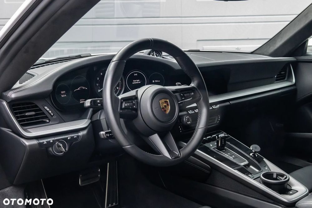 Porsche 911 Carrera 4 PDK - 4
