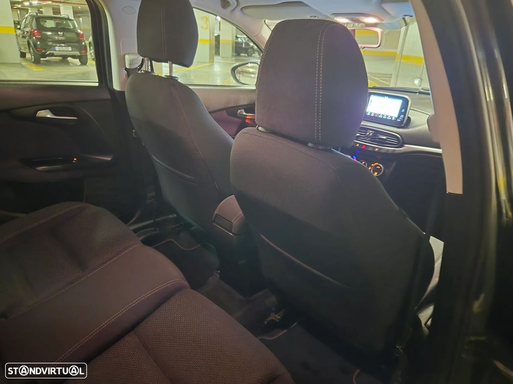Fiat Tipo Station Wagon 1.3 M-Jet Lounge - 37