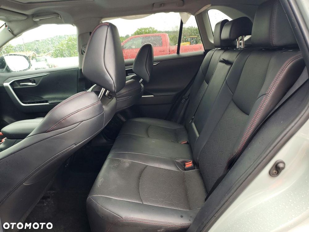 Toyota RAV4 - 12