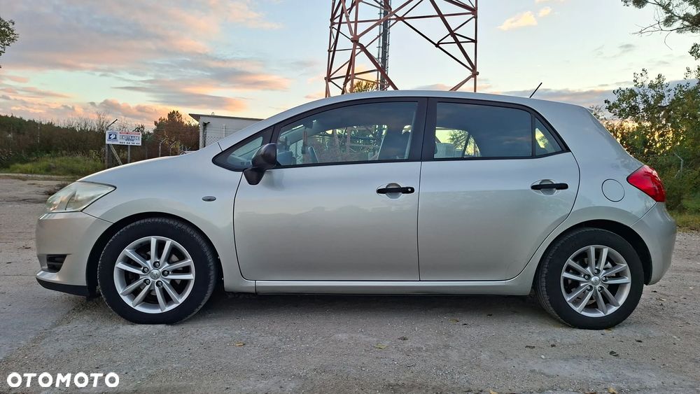 Toyota Auris 2009 photo 2