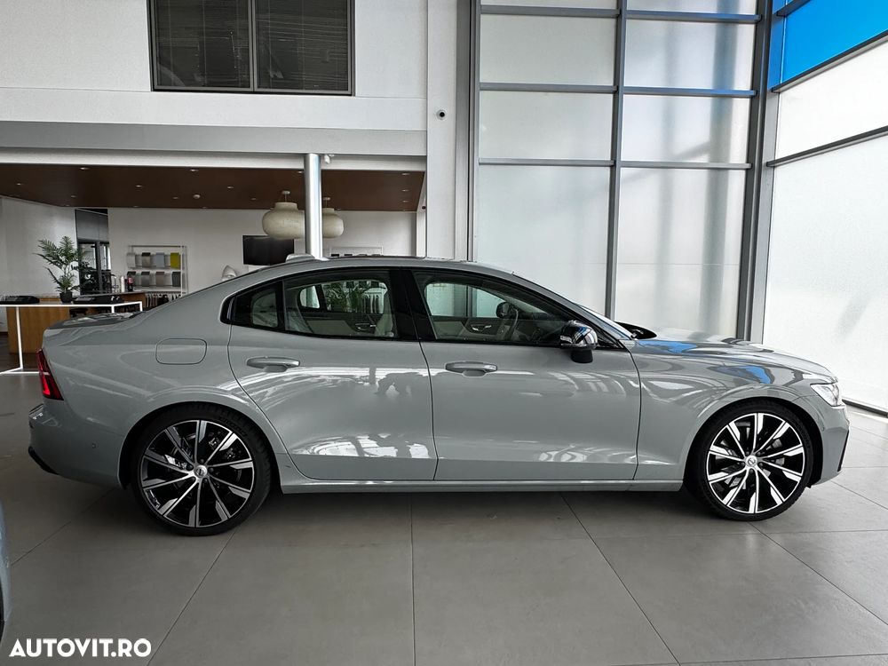 Volvo S60 B5 MHEV AT AWD Ultimate Dark - 4