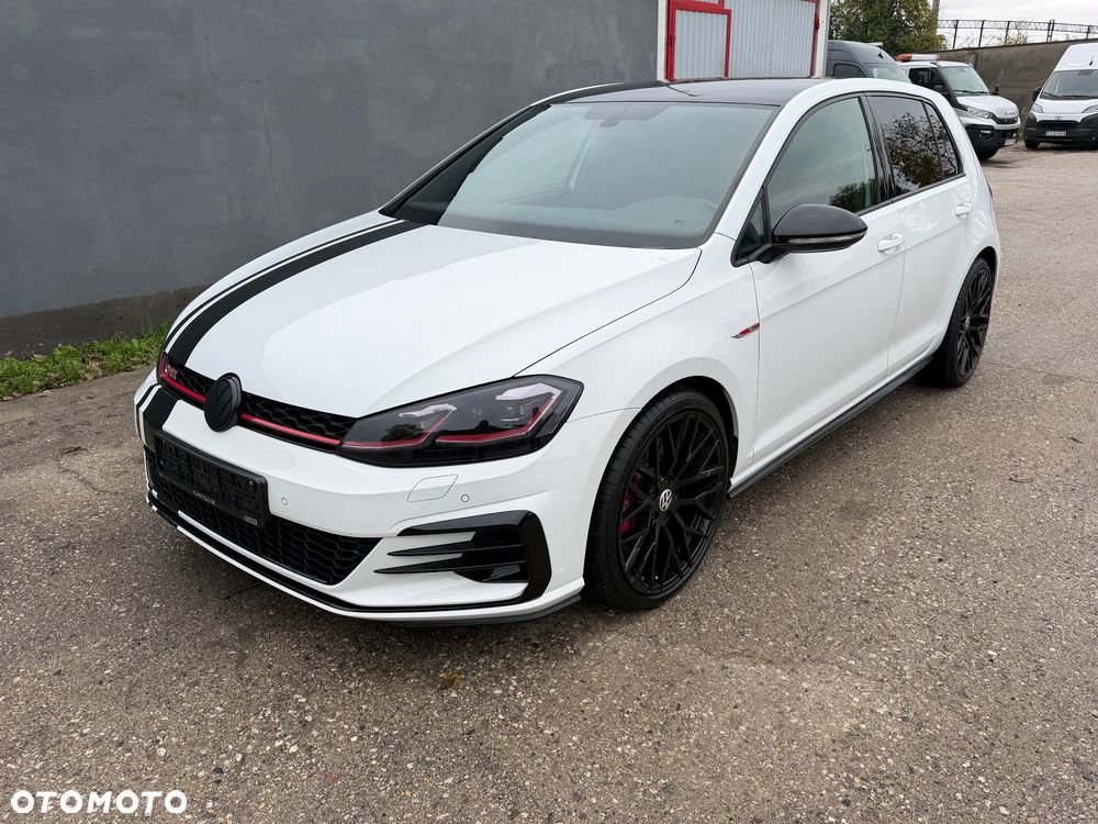 Volkswagen Golf - 2