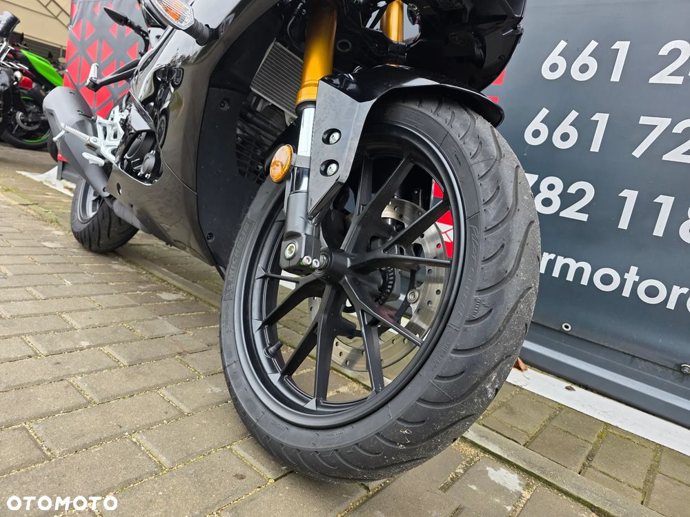 Yamaha YZF - 28