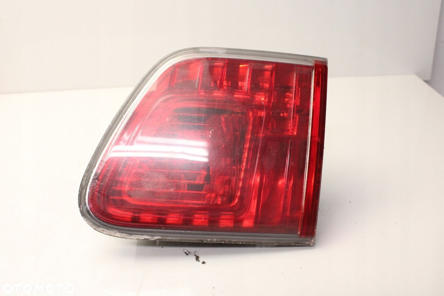 TOYOTA AVENSIS T27 KOMBI 09R- LAMPA PRAWA TYLNA PRAWY TYŁ W KLAPE - 2