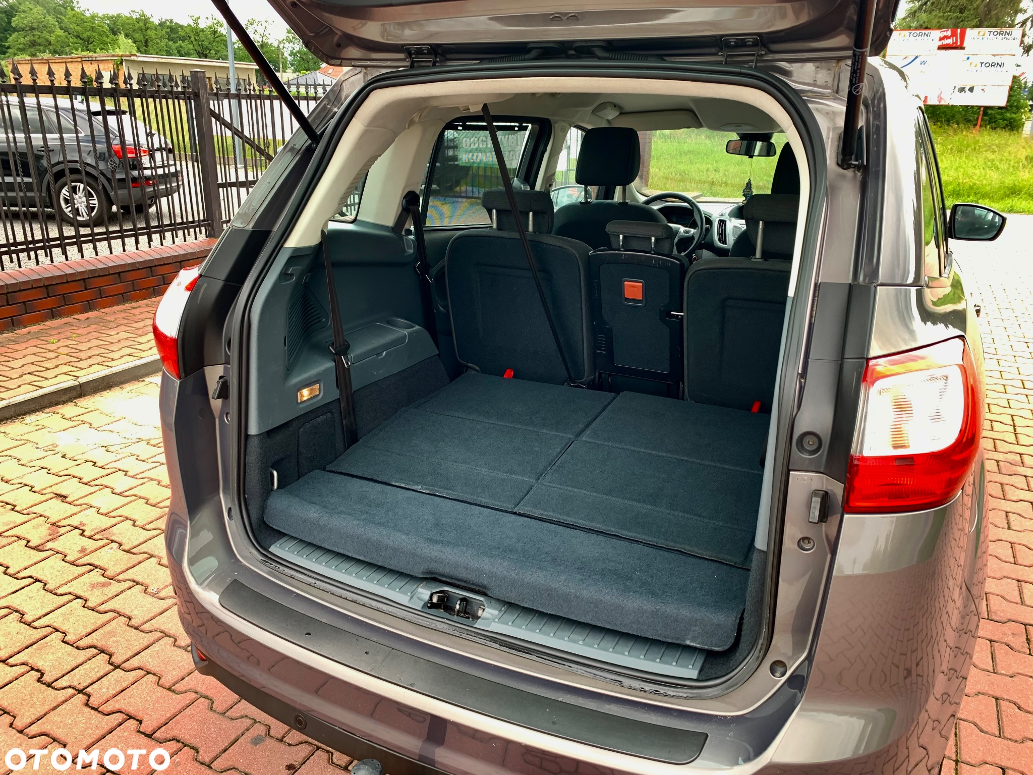 Ford Grand C-MAX - 17