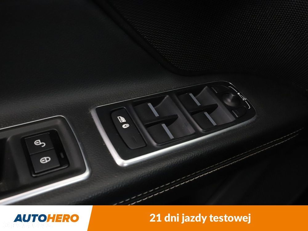 Jaguar XF 2.0 i4D R-Sport - 36