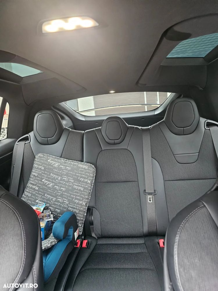 Tesla Model X - 8