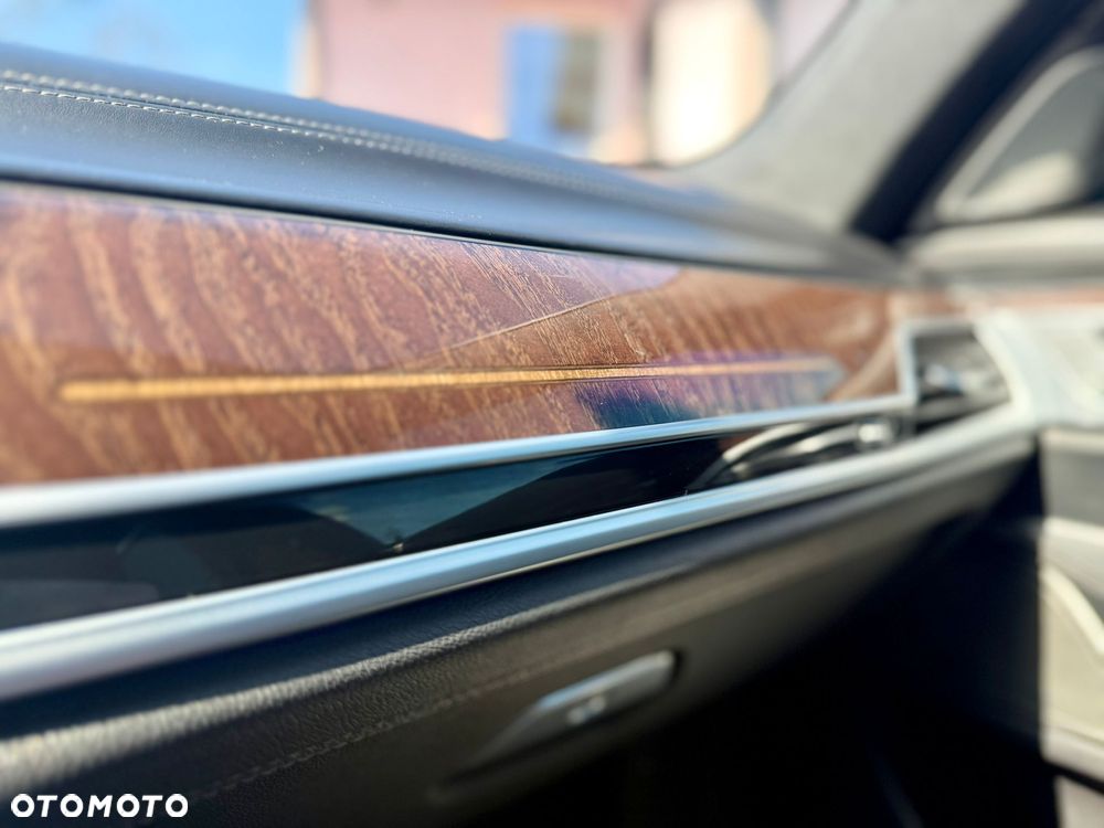 BMW Seria 7 750i xDrive - 20