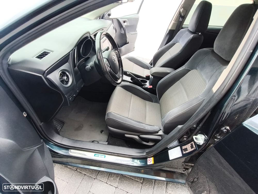 Toyota Auris Touring Sports - 12