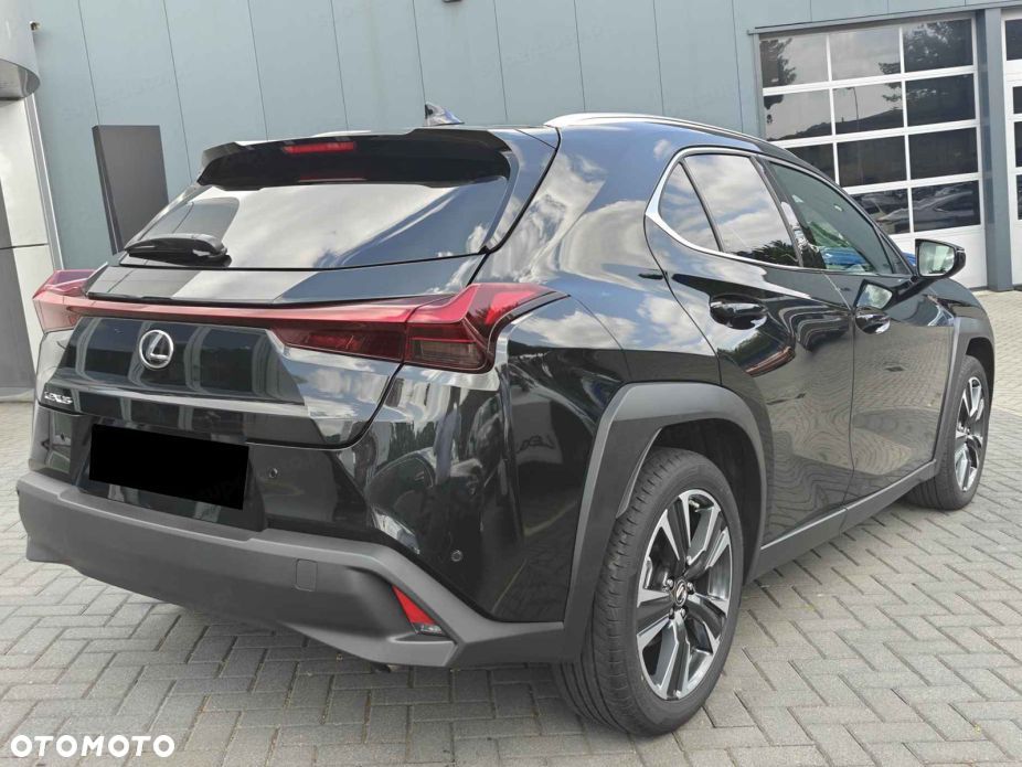 Lexus UX - 4