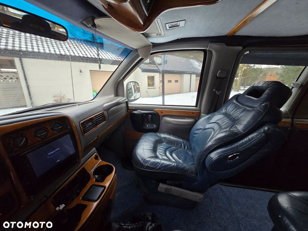 Chevrolet Chevy Van - 16