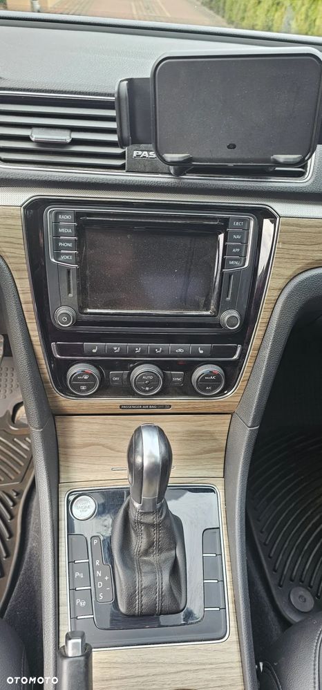 Volkswagen Passat - 17