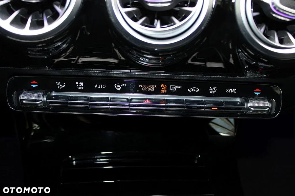 Mercedes-Benz Klasa A 200 AMG Line 7G-DCT - 30