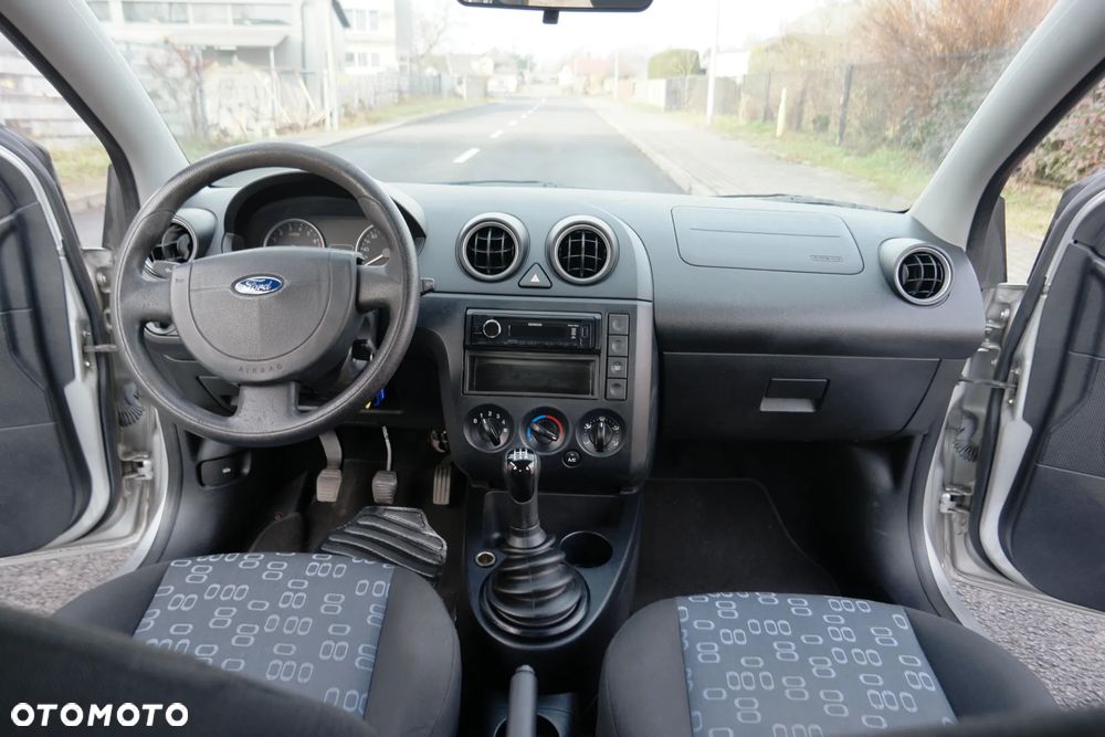 Ford Fiesta 1.4 Ambiente - 19