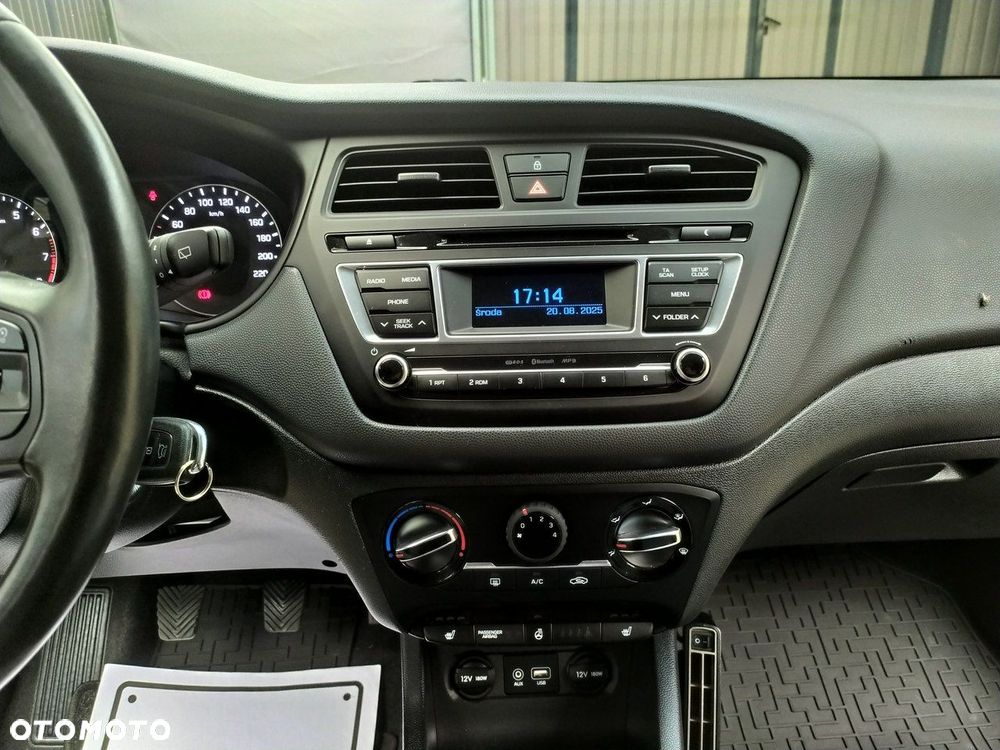 Hyundai i20 - 18