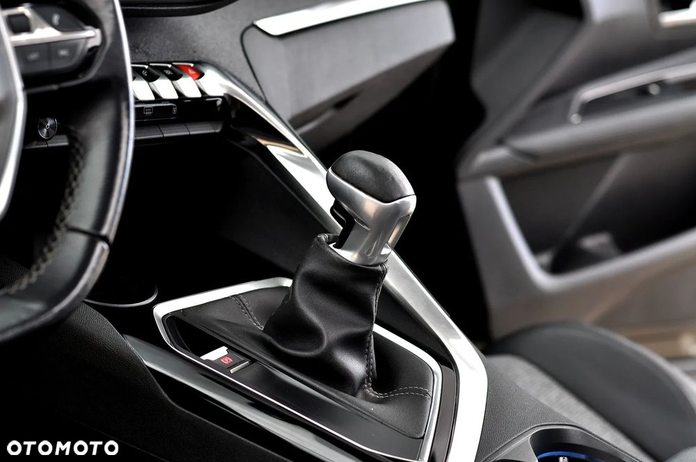 Peugeot 3008 1.2 PureTech Allure S&S - 33