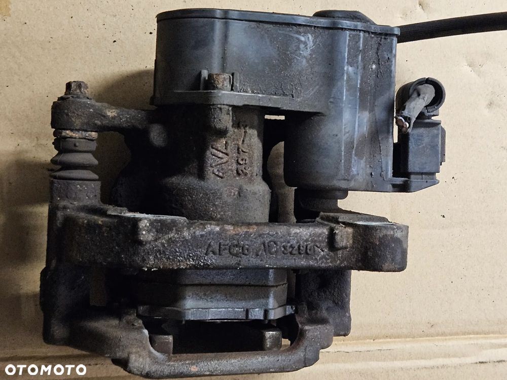 Peugeot 308 T9 zacisk hamulcowy tyl prawy lewy - 8