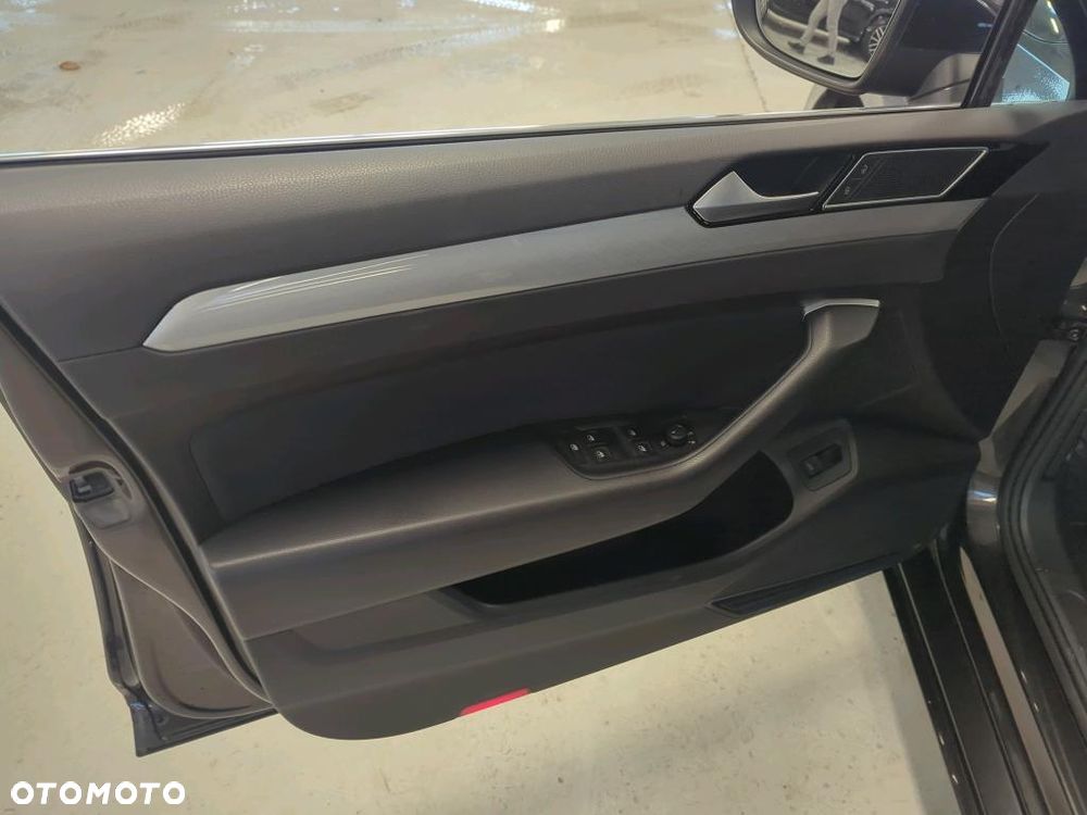 Volkswagen Passat Variant 2.0 TDI EVO Business - 12
