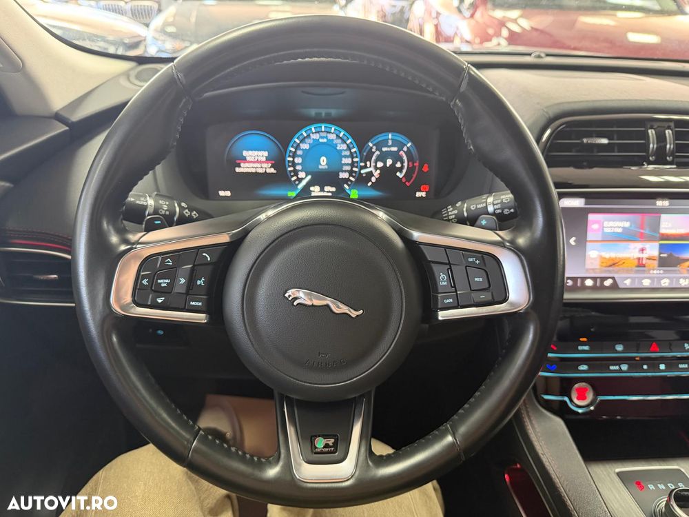Jaguar F-Pace 30d AWD R-Sport - 22