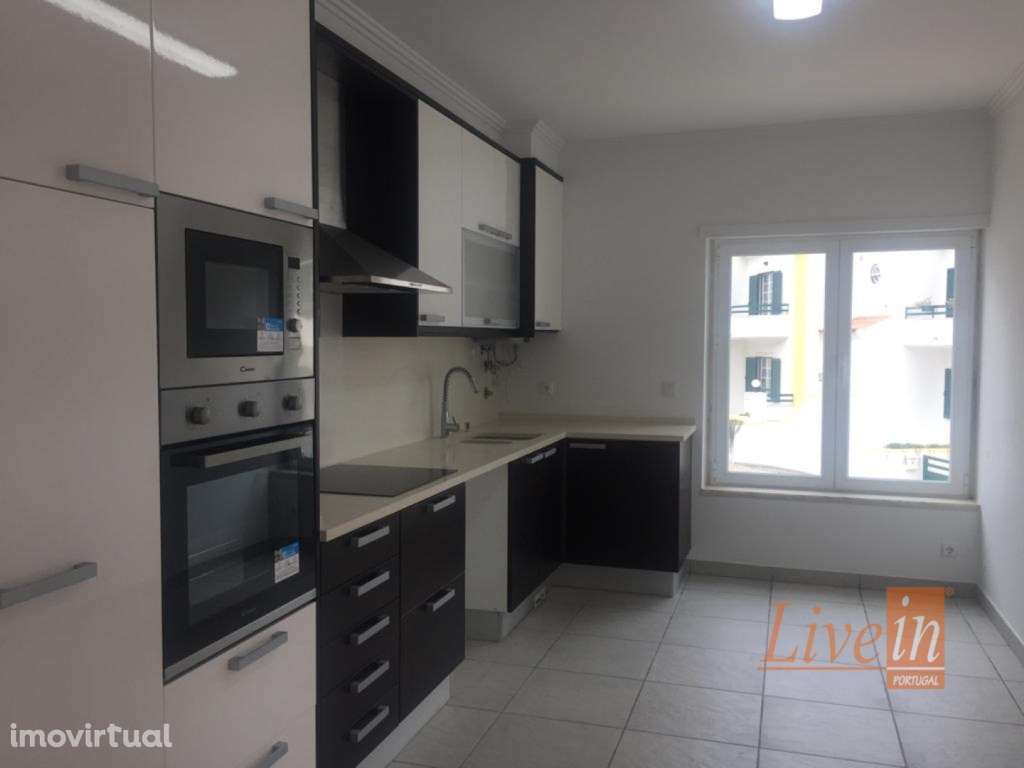 Moradia T3+1 Remodelada com Vista de Mar Junto ao Centro da Vila da... - Grande imagem: 2/24