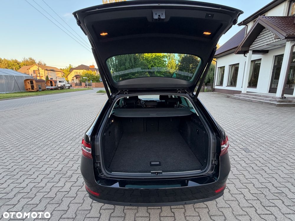 Skoda Superb 2.0 TDI DSG Sportline - 20