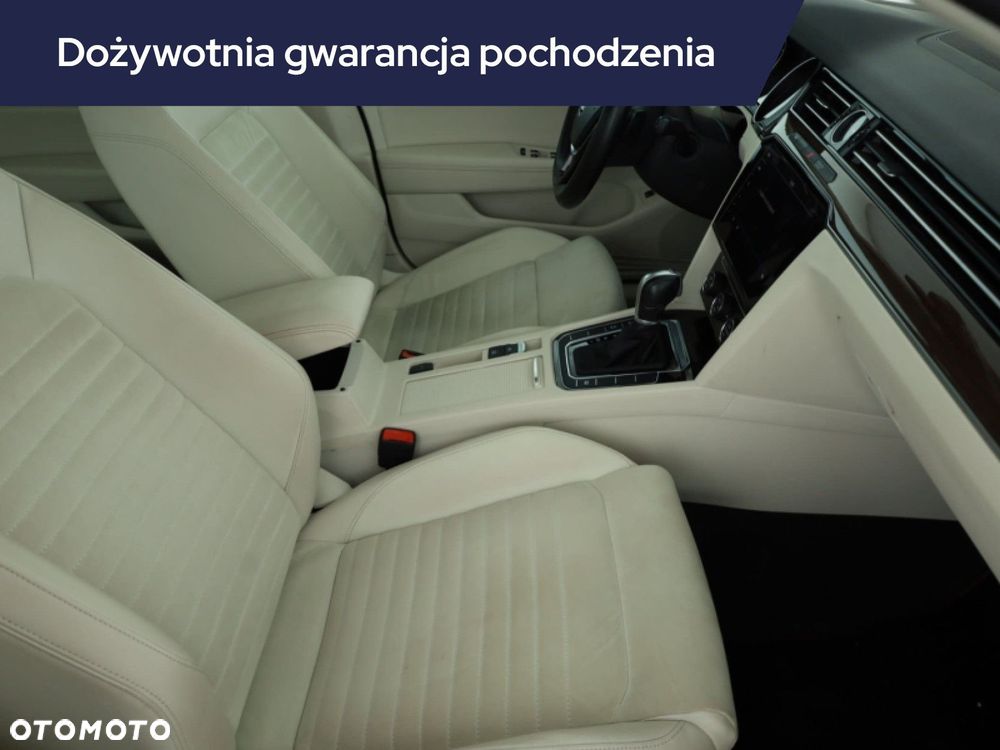 Volkswagen Passat - 9