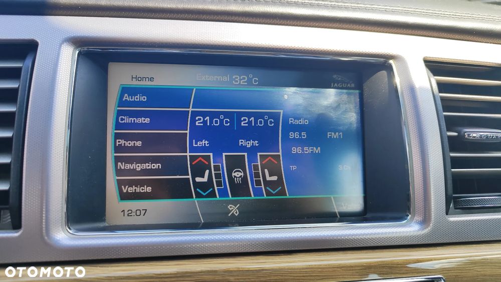 Jaguar XF - 10