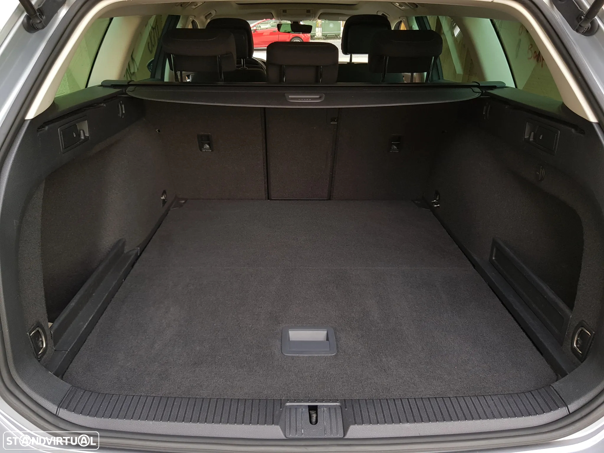 VW Passat Variant 1.6 TDI Highline DSG - 11