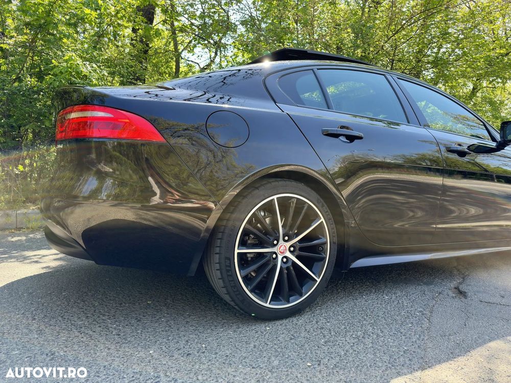 Jaguar XE 2.0 Portfolio - 6