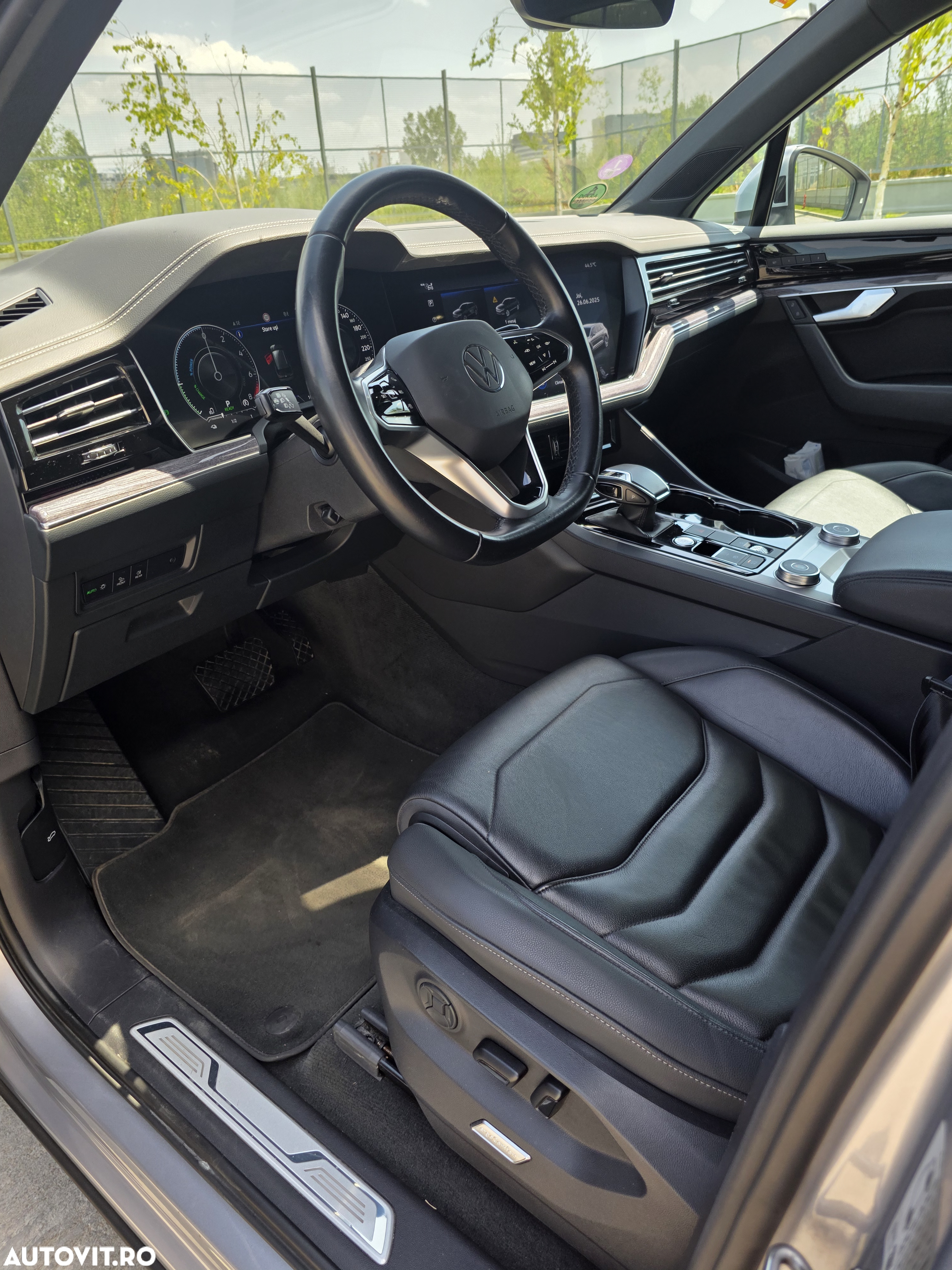 Volkswagen Touareg V6 TSI eHybrid PHEV R - 11