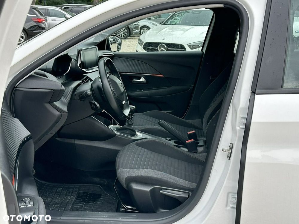Peugeot 208 - 11