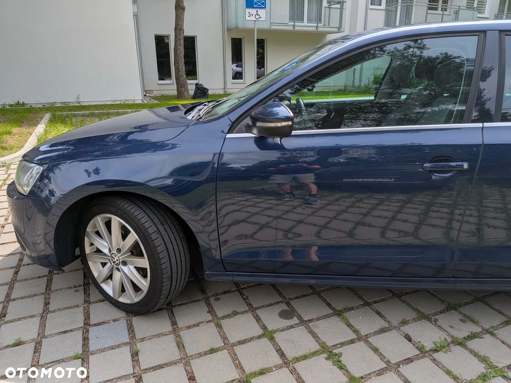 Volkswagen Jetta 2.0 TDI Highline - 18